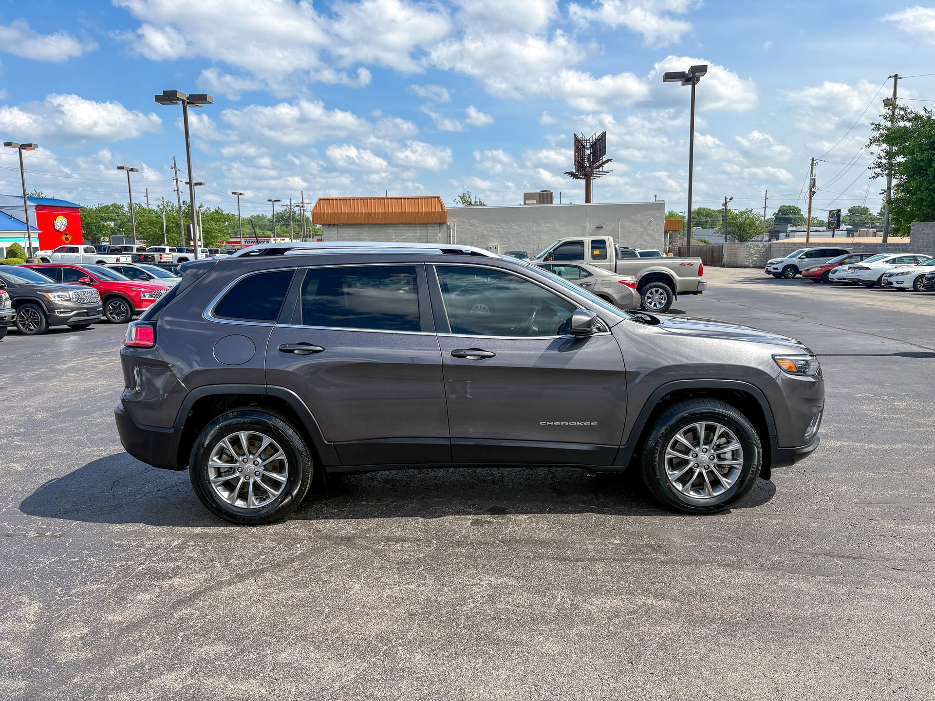 Used 2021 Jeep Cherokee Latitude Plus AWD/4WD image 20