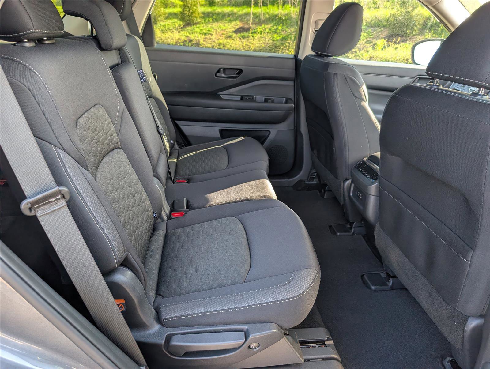 Used 2023 Nissan Pathfinder SV image 12