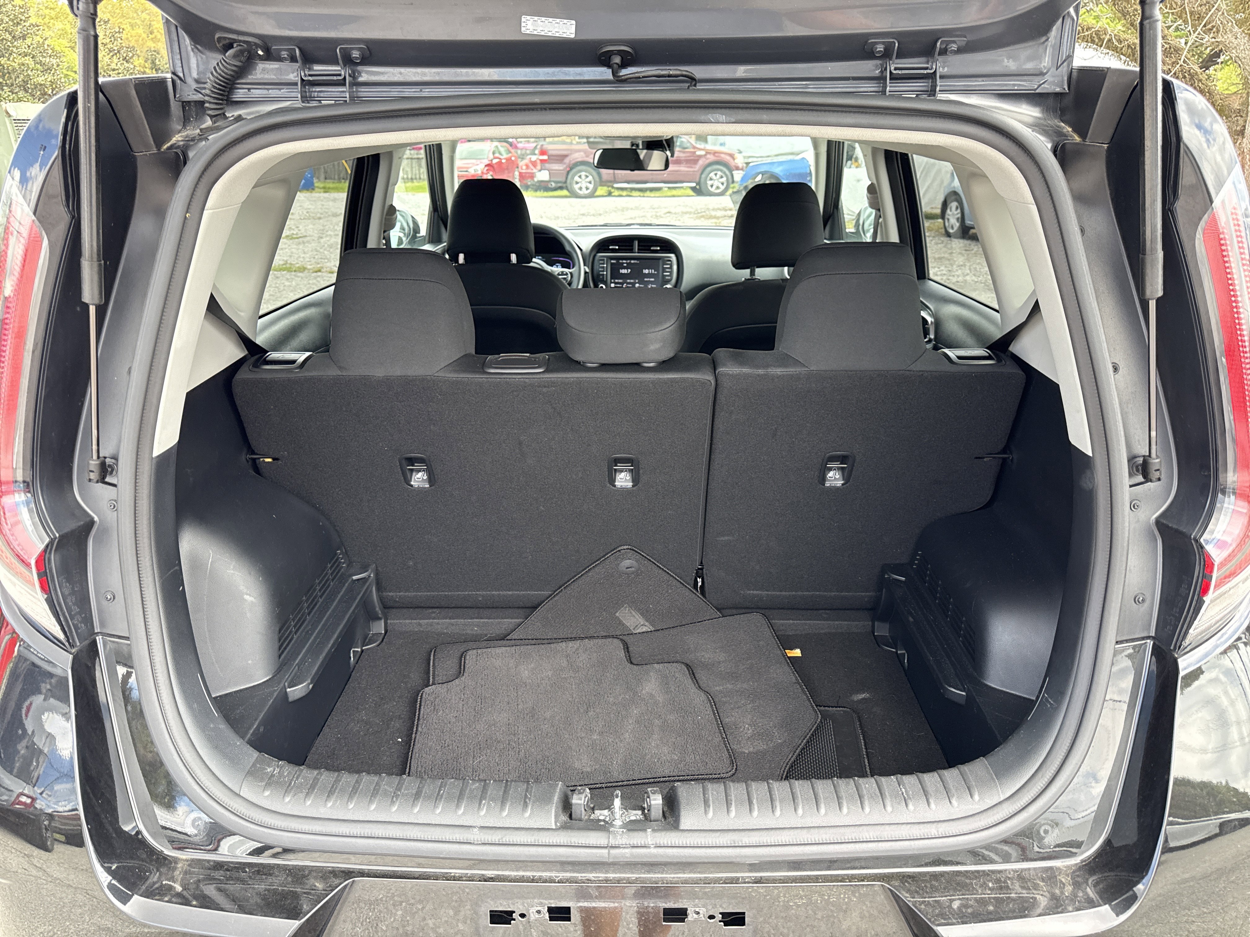 Used 2025 Kia Soul LX w/ LX Technology Package image 26