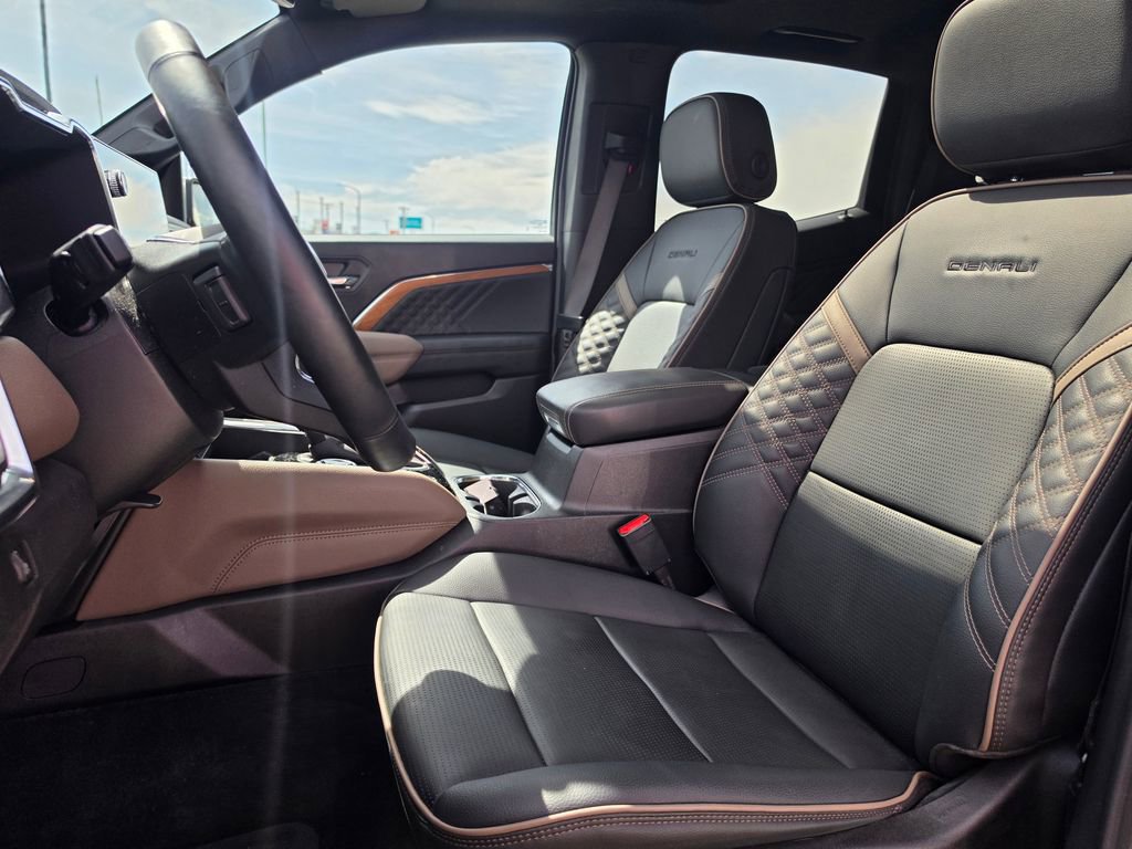 Used 2025 GMC Canyon Denali image 13