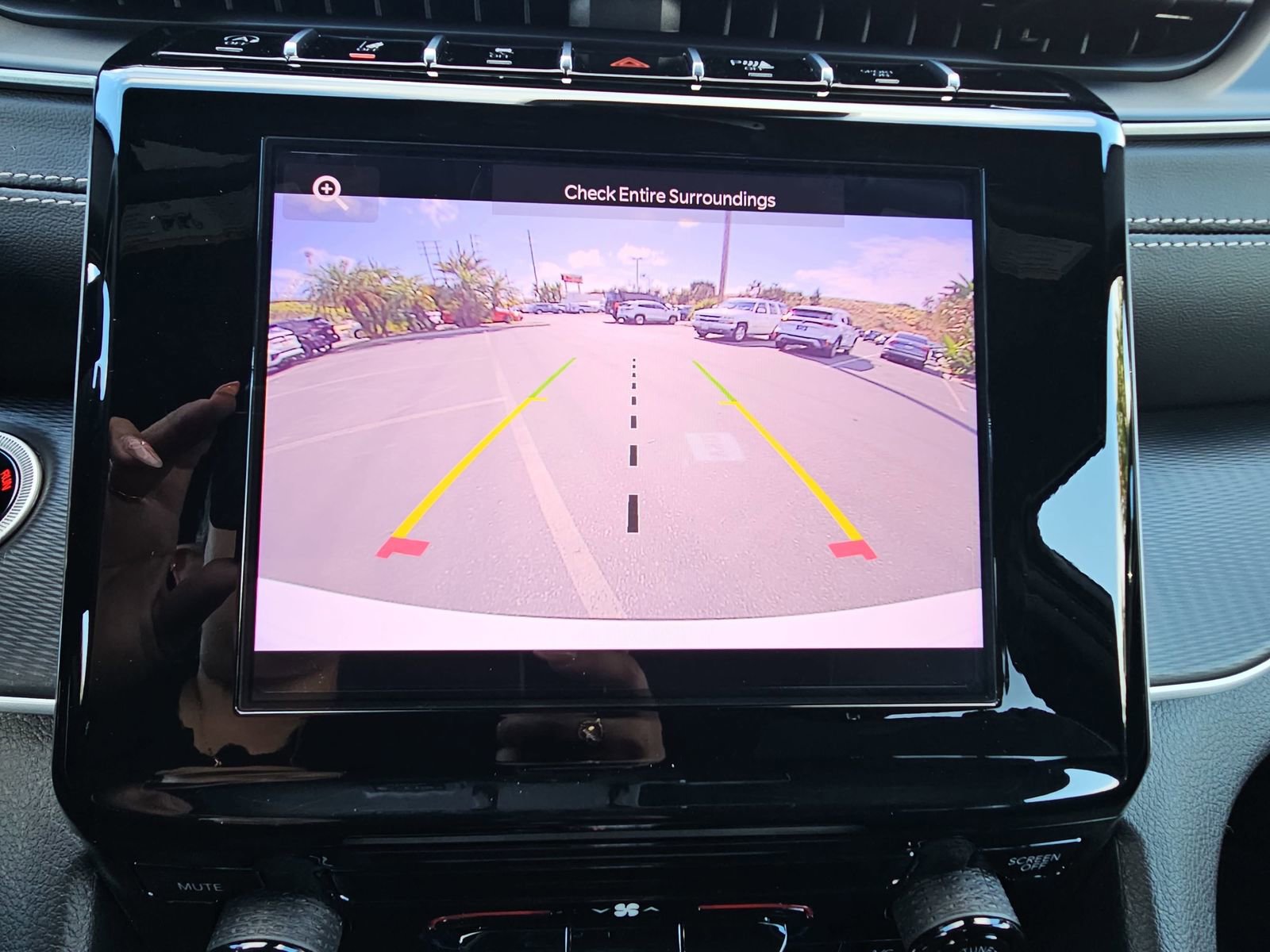 Used 2025 Jeep Grand Cherokee L Laredo RWD image 23