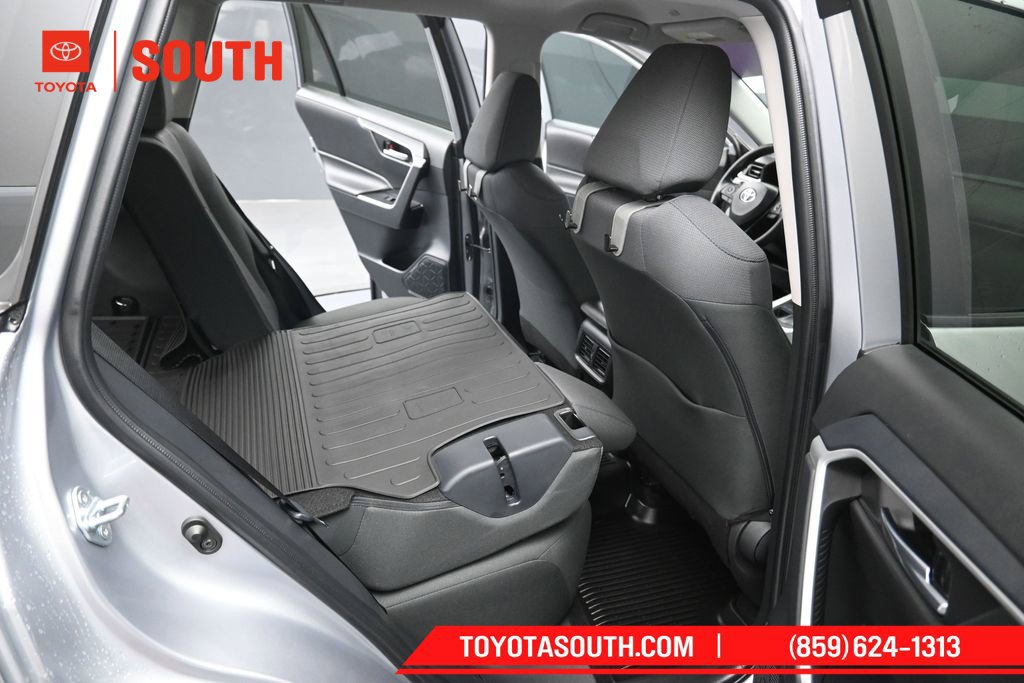 Used 2024 Toyota RAV4 XLE AWD/4WD image 27