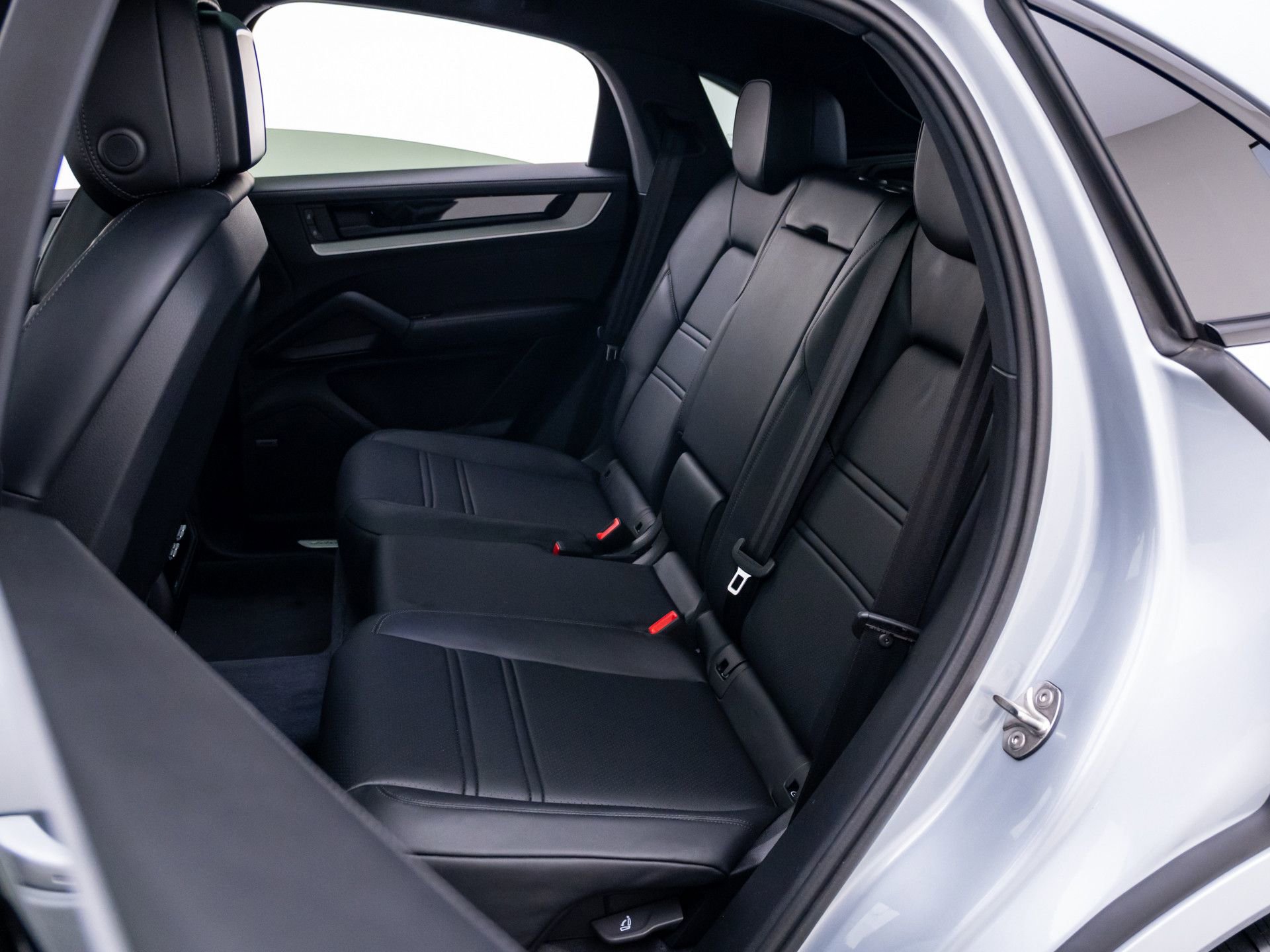 Certified 2025 Porsche Cayenne Coupe AWD/4WD image 19