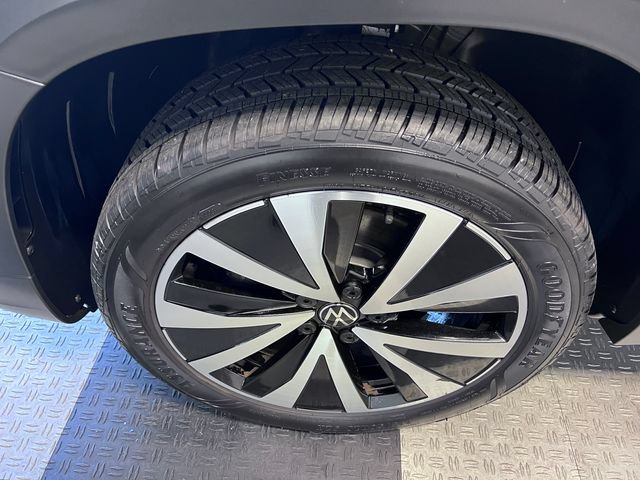 Certified 2024 Volkswagen Taos SE FWD image 8