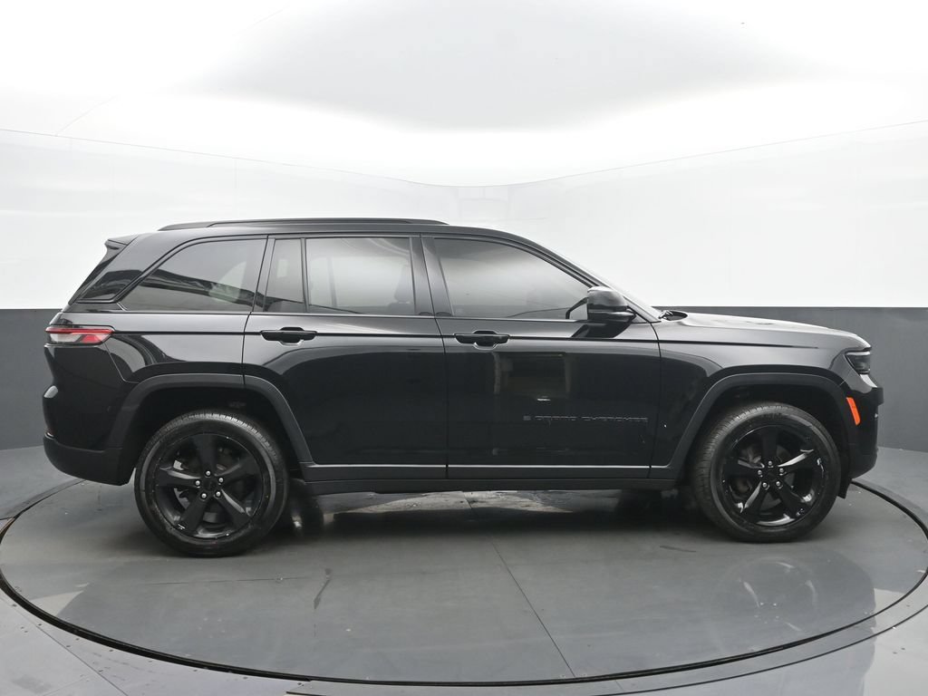 Used 2023 Jeep Grand Cherokee Altitude AWD/4WD image 6