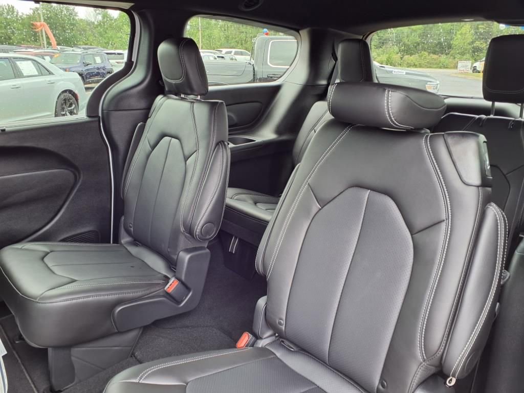 New 2026 Chrysler Pacifica Select image 18