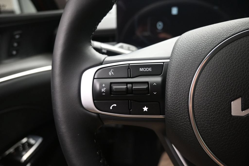 Used 2025 Kia K5 EX FWD image 17