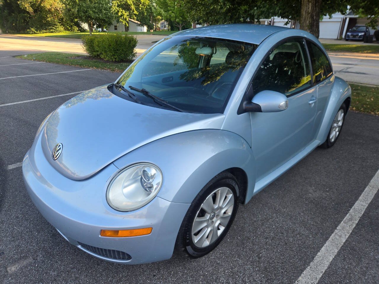 Used 2009 Volkswagen Beetle Coupe FWD image 3