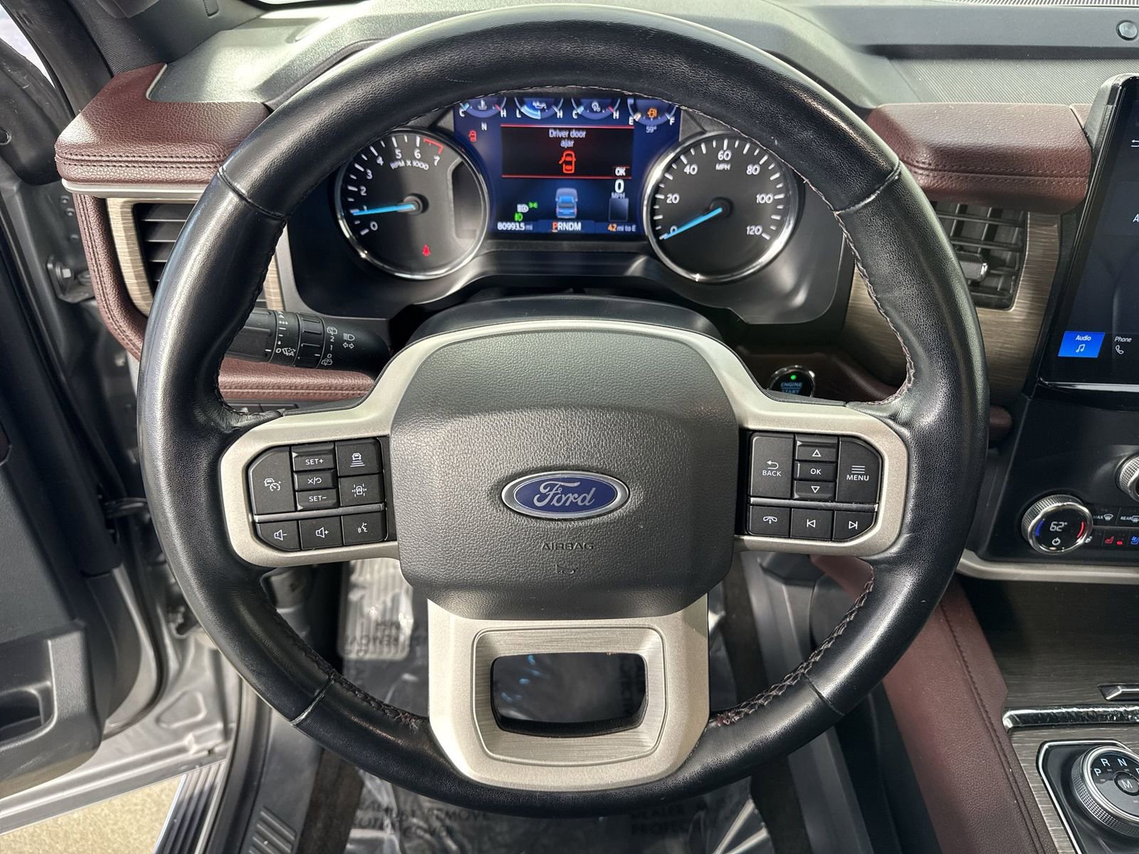 Used 2022 Ford Expedition Max Limited image 11