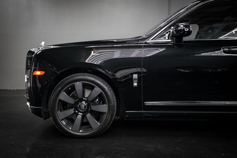 Used 2020 Rolls-Royce Cullinan AWD/4WD image 3