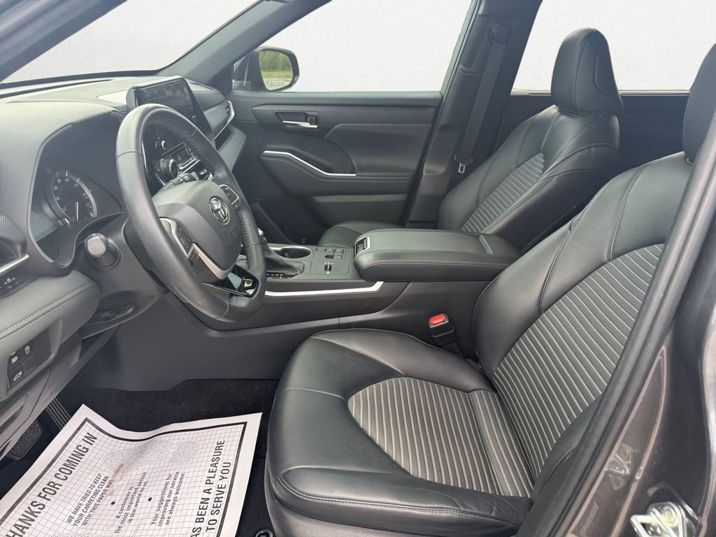 Used 2023 Toyota Highlander XSE image 9