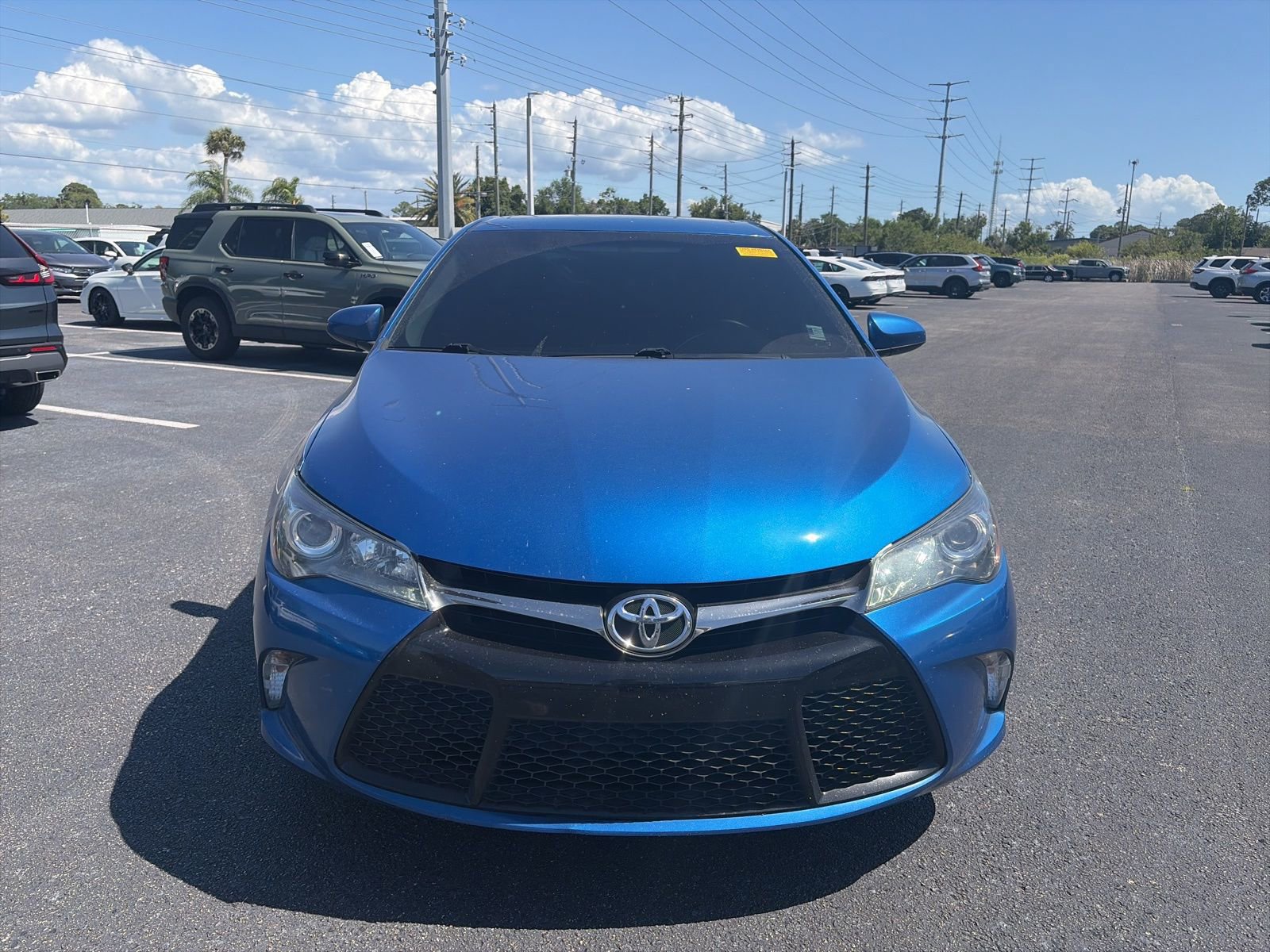Used 2016 Toyota Camry SE FWD image 2