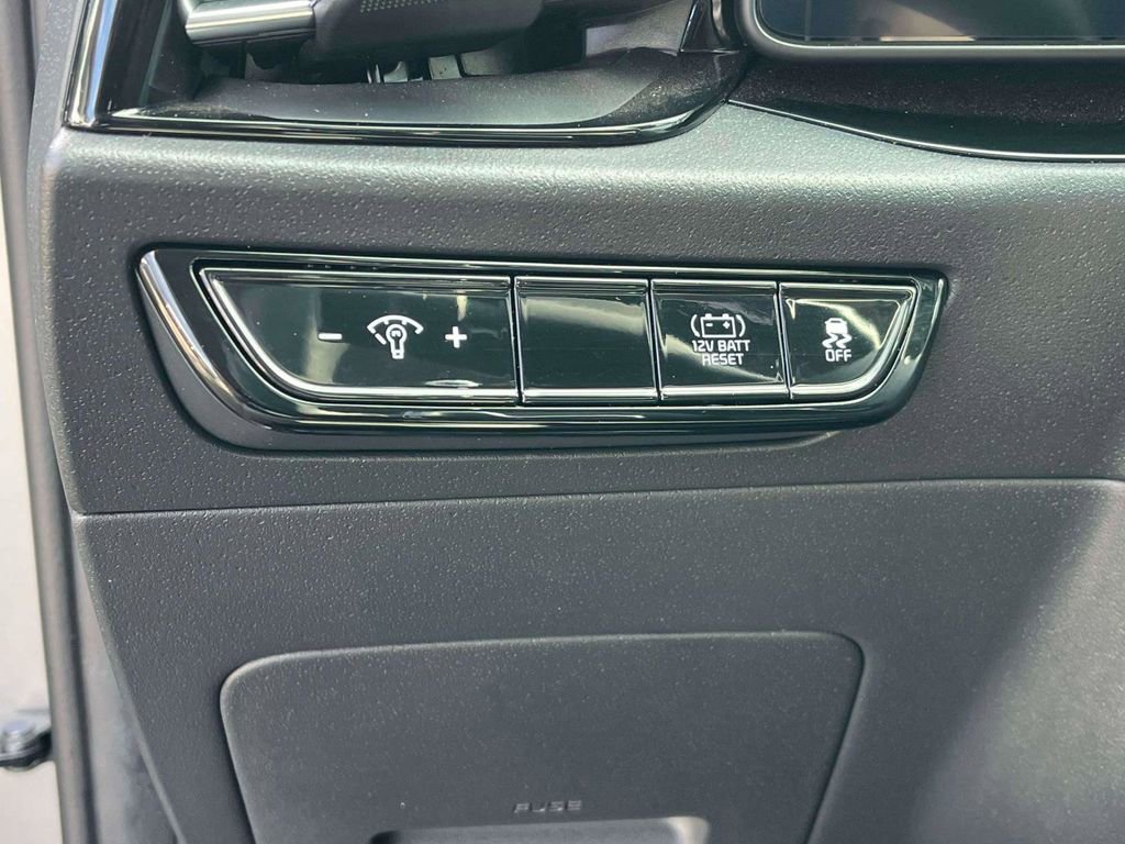 Used 2023 Kia Niro EX Touring image 17