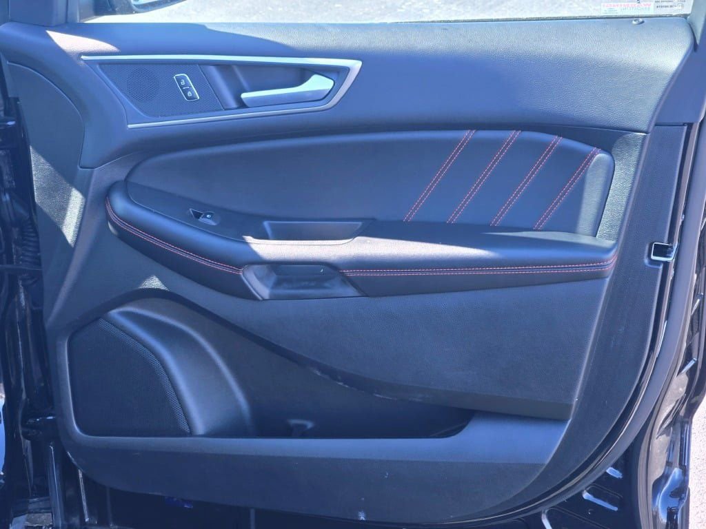 Certified 2024 Ford Edge ST-Line w/ Class II Trailer Tow Package AWD/4WD image 4