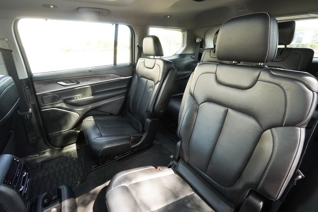 Used 2022 Jeep Grand Cherokee L Limited w/ Luxury Tech Group II AWD/4WD image 24