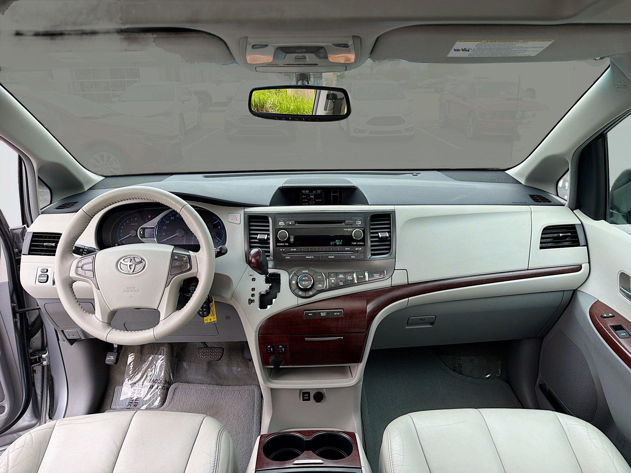 Used 2012 Toyota Sienna XLE FWD image 3