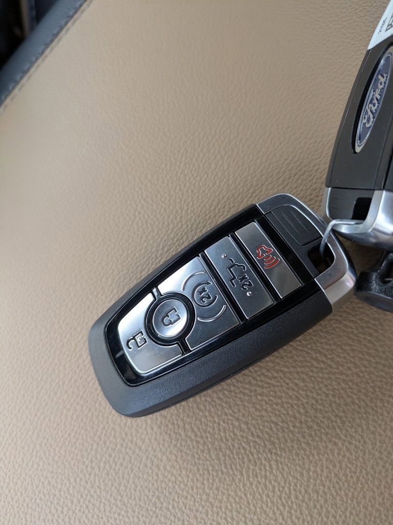 New 2026 Ford F250 Lariat w/ Black Appearance Package image 36