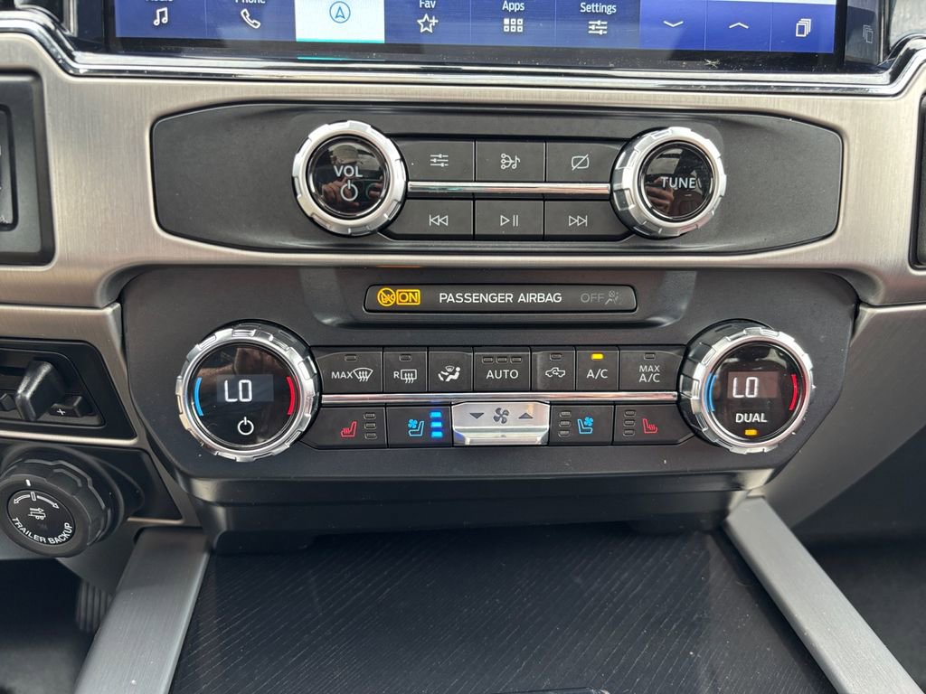 Used 2022 Ford F350 Platinum w/ FX4 Off-Road Package AWD/4WD image 36
