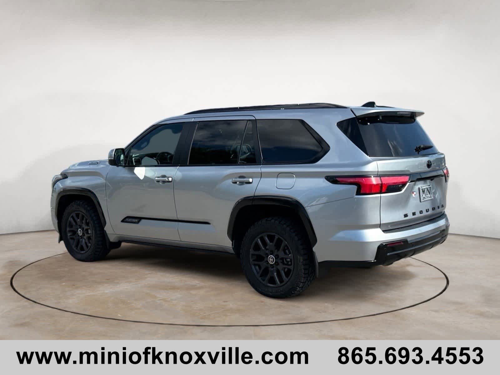 Used 2024 Toyota Sequoia Platinum AWD/4WD image 5
