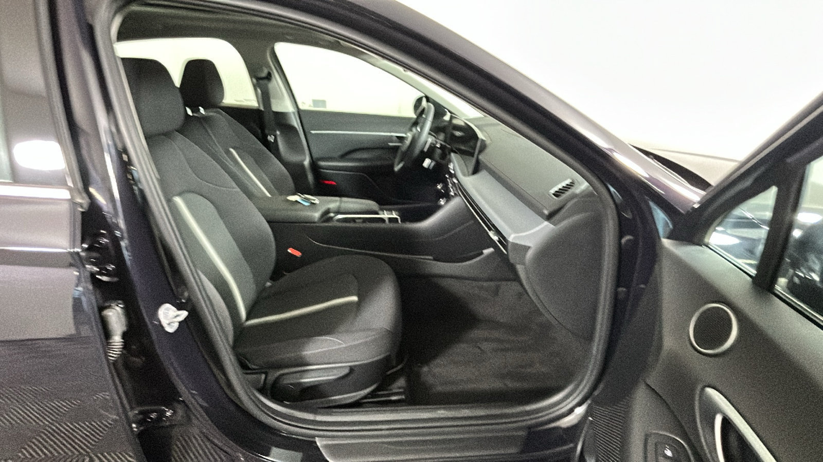 Used 2025 Hyundai Sonata SEL FWD image 38