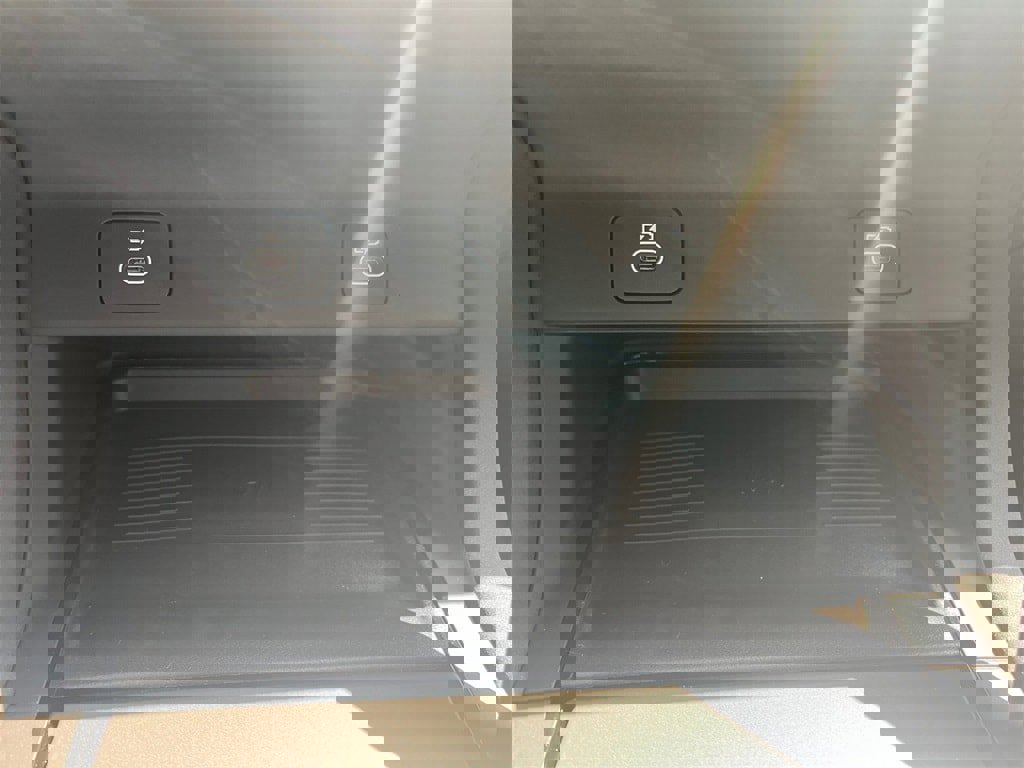 New 2025 Land Rover Discovery Sport S image 32