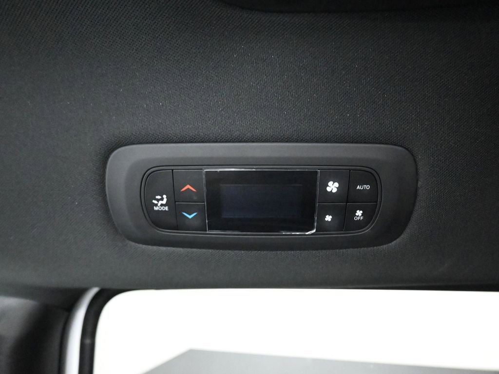 Used 2024 Chrysler Pacifica Touring image 37