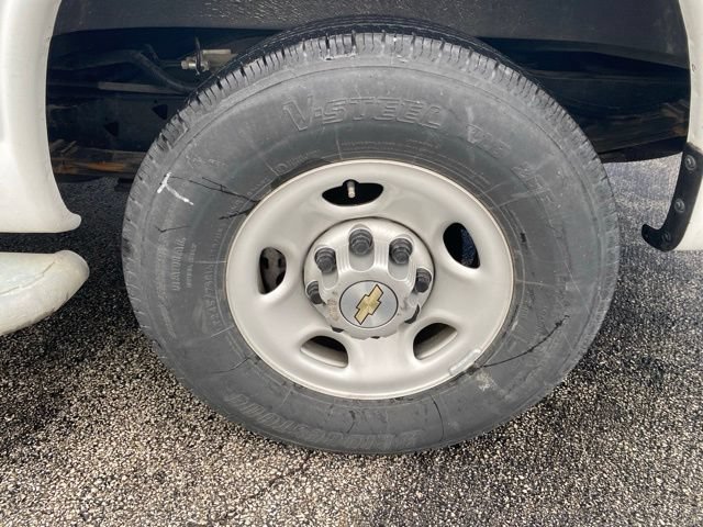 Used 2024 Chevrolet Express 2500 w/ Driver Convenience Package RWD image 10