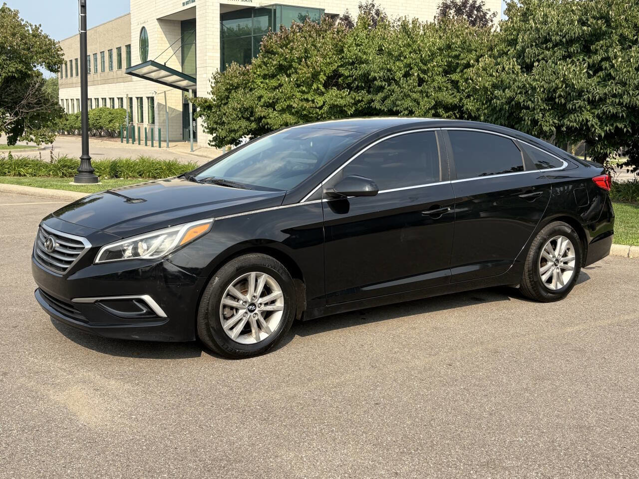 Used 2016 Hyundai Sonata SE image 3