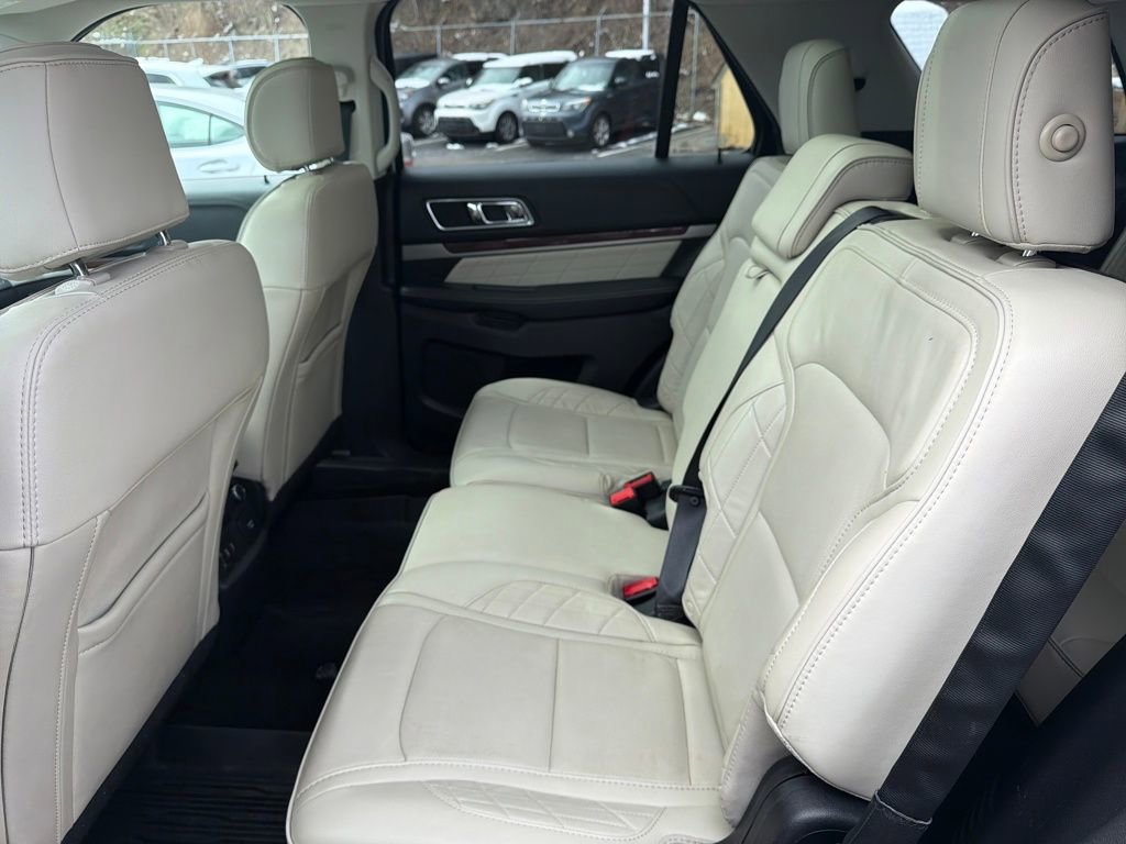 Used 2017 Ford Explorer Platinum image 23