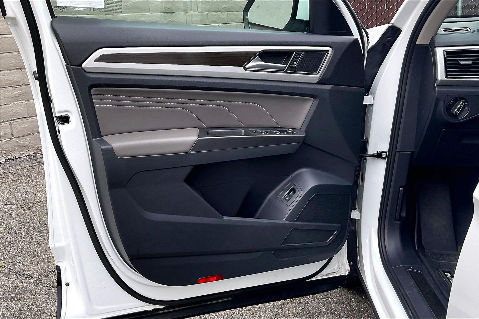 Certified 2022 Volkswagen Atlas SE FWD image 22