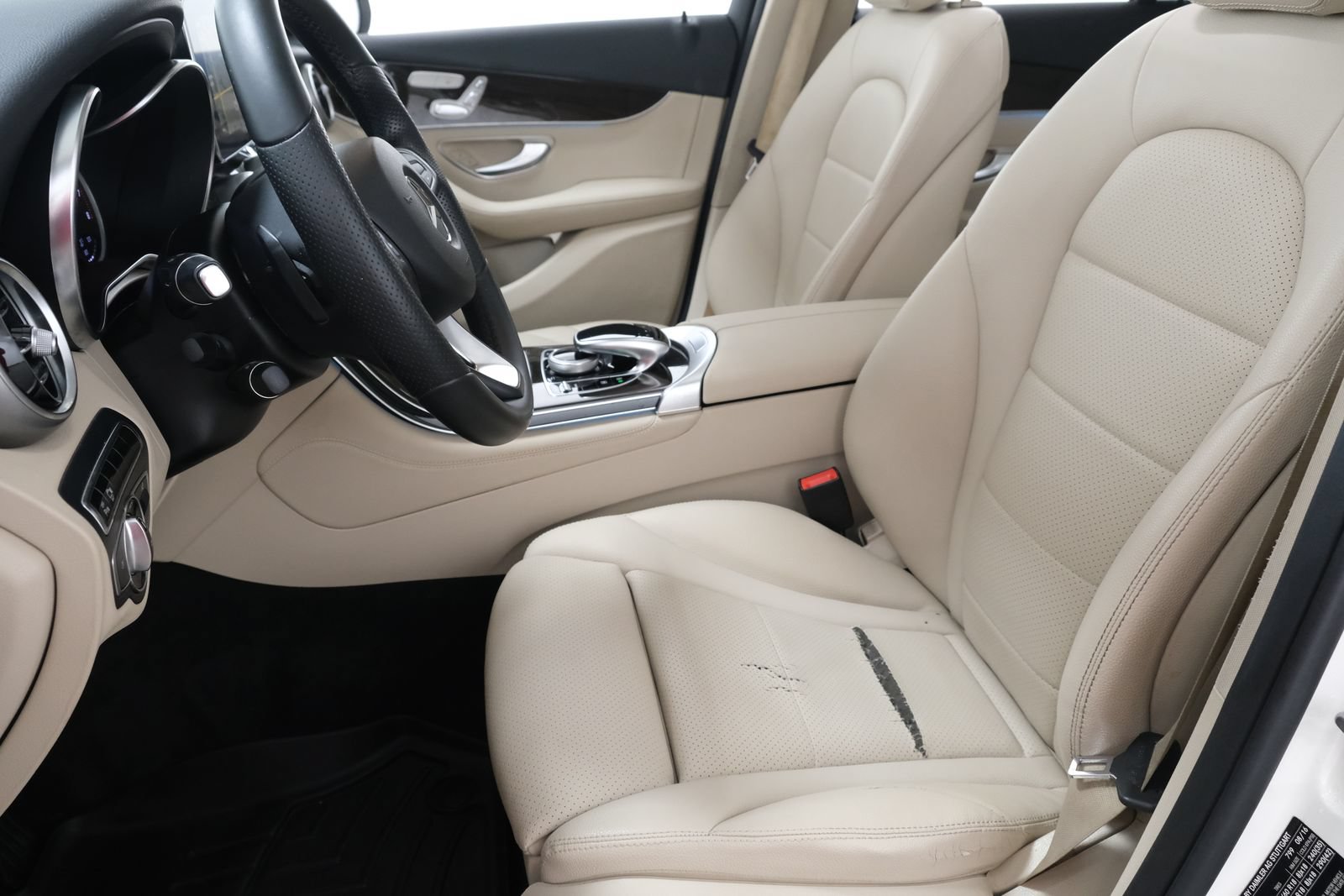 Used 2017 Mercedes-Benz GLC 300 4MATIC image 30
