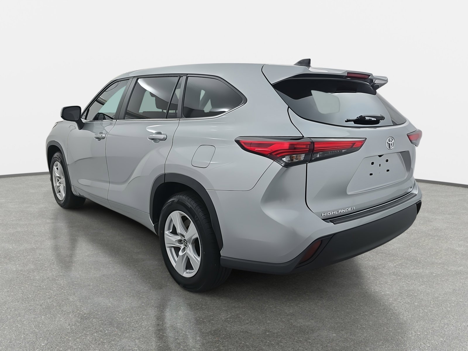 Used 2023 Toyota Highlander L image 5