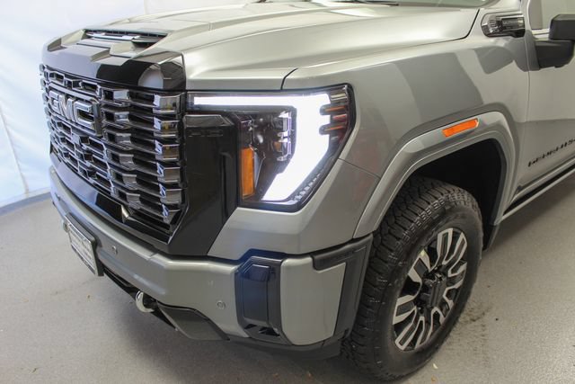 New 2026 GMC Sierra 2500 Denali Ultimate w/ LPO, Black Badging Package AWD/4WD image 4