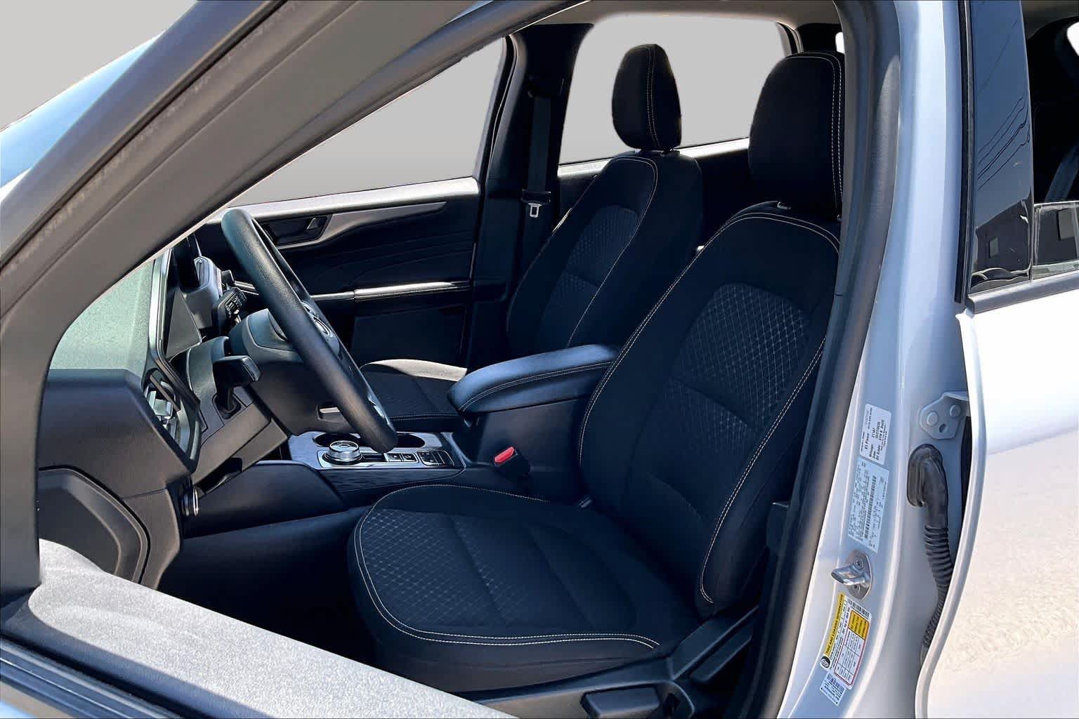 Certified 2025 Ford Escape Active FWD image 8