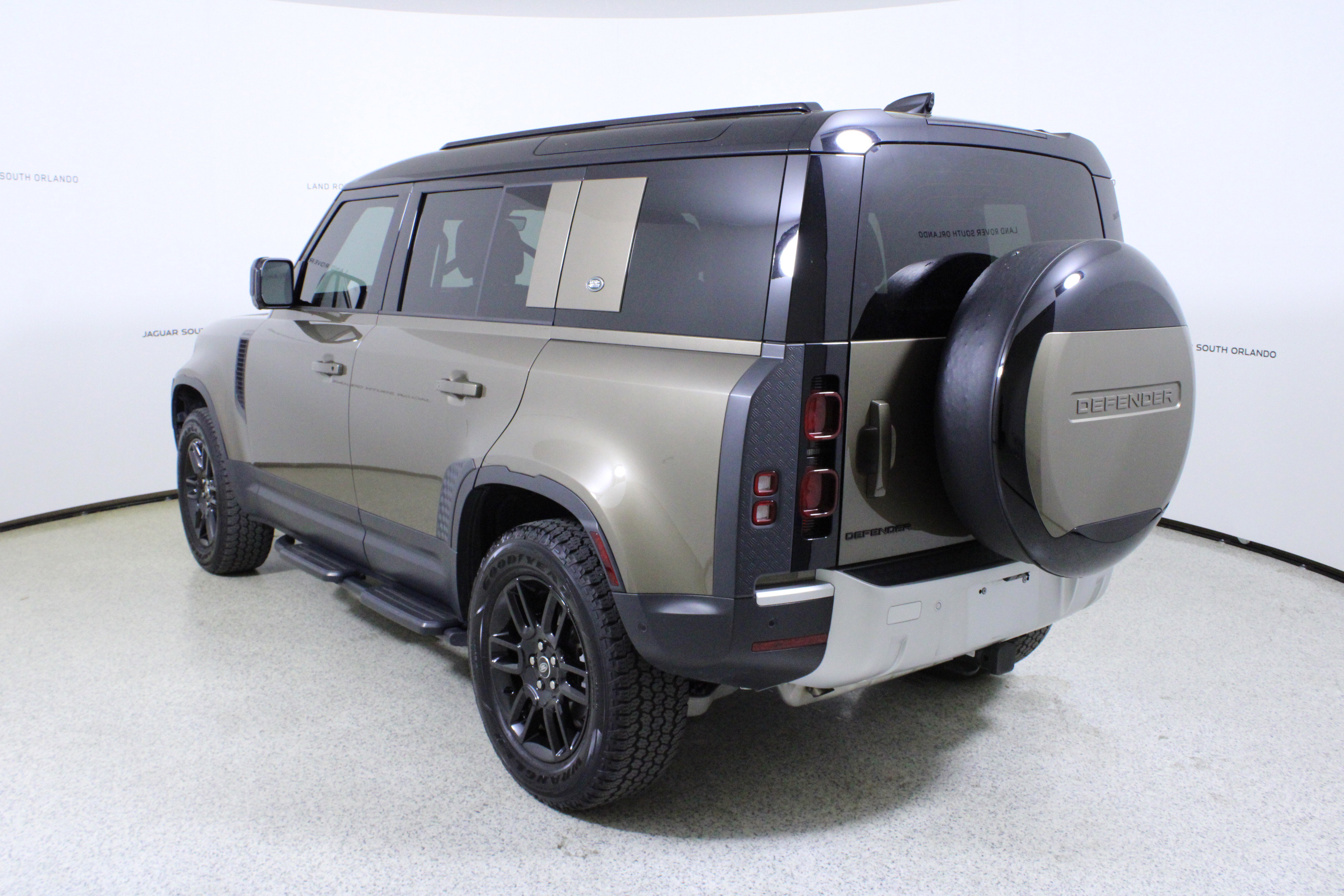 Used 2024 Land Rover Defender 110 S image 5