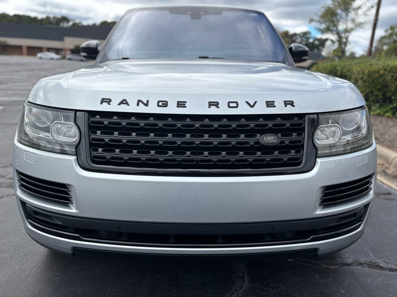 Used 2017 Land Rover Range Rover HSE image 10