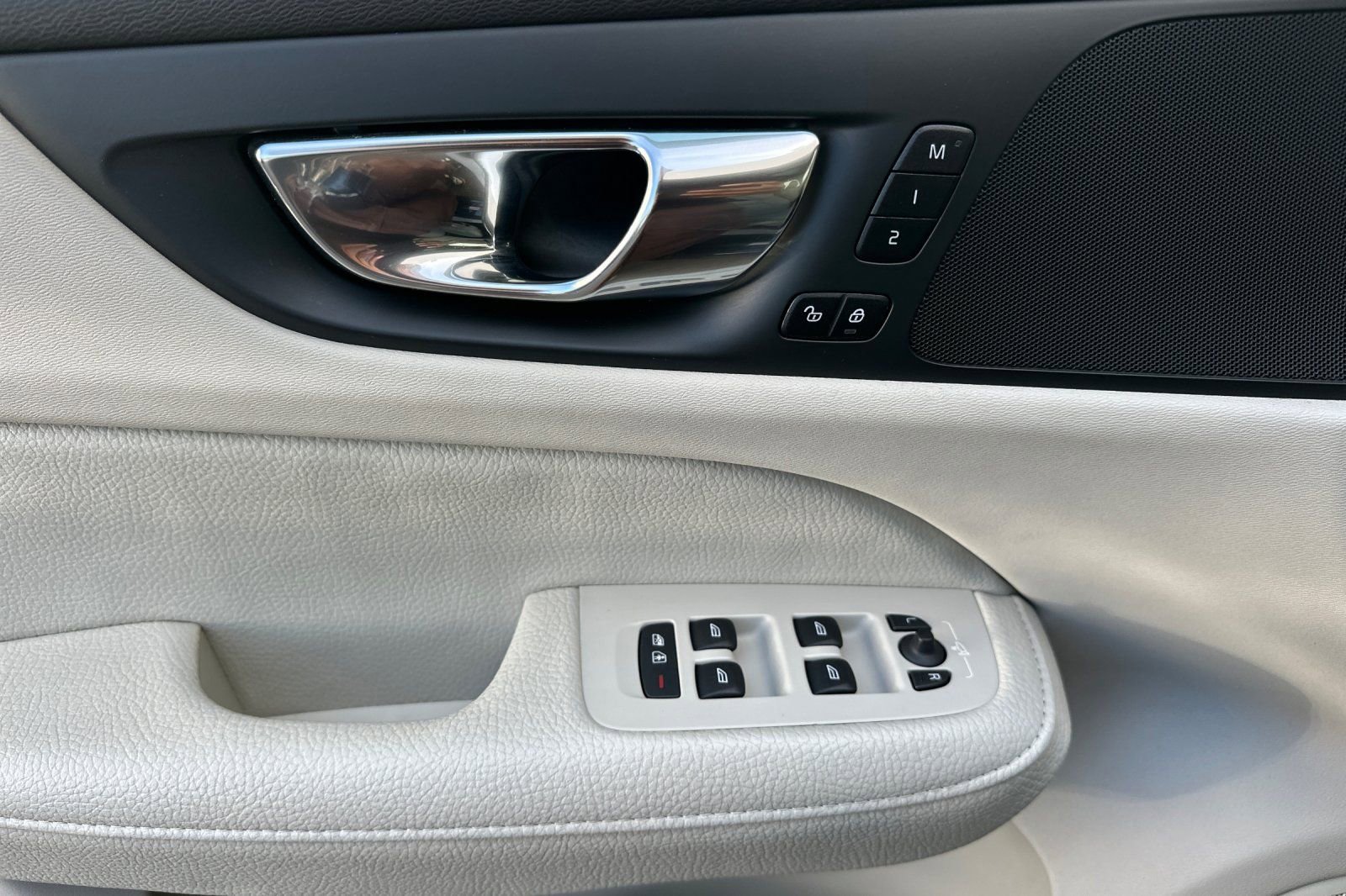 Used 2021 Volvo S60 T5 Momentum image 14