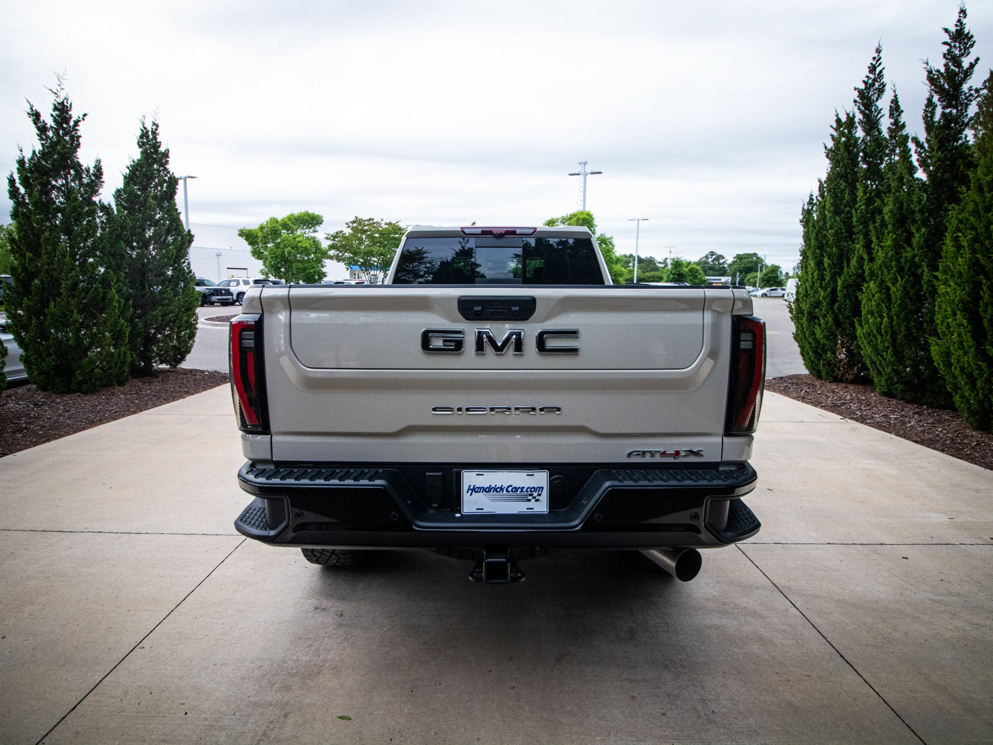 Used 2026 GMC Sierra 2500 AT4X w/ LPO, Black Badging Package AWD/4WD image 9