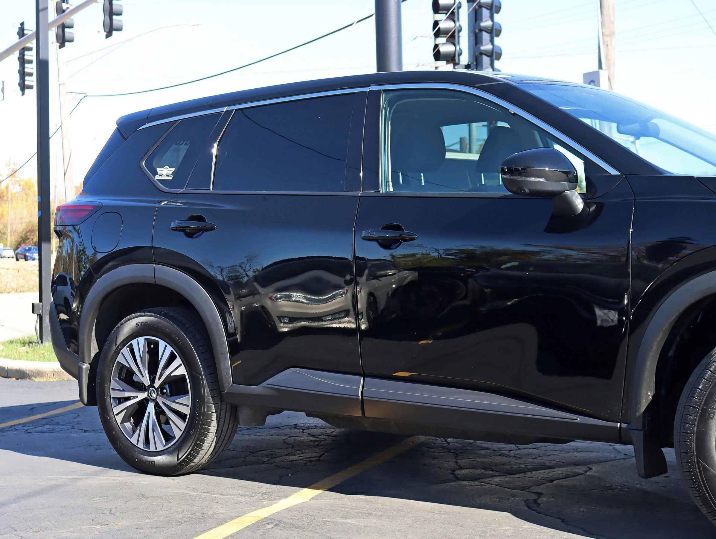 Used 2021 Nissan Rogue SV AWD/4WD image 4