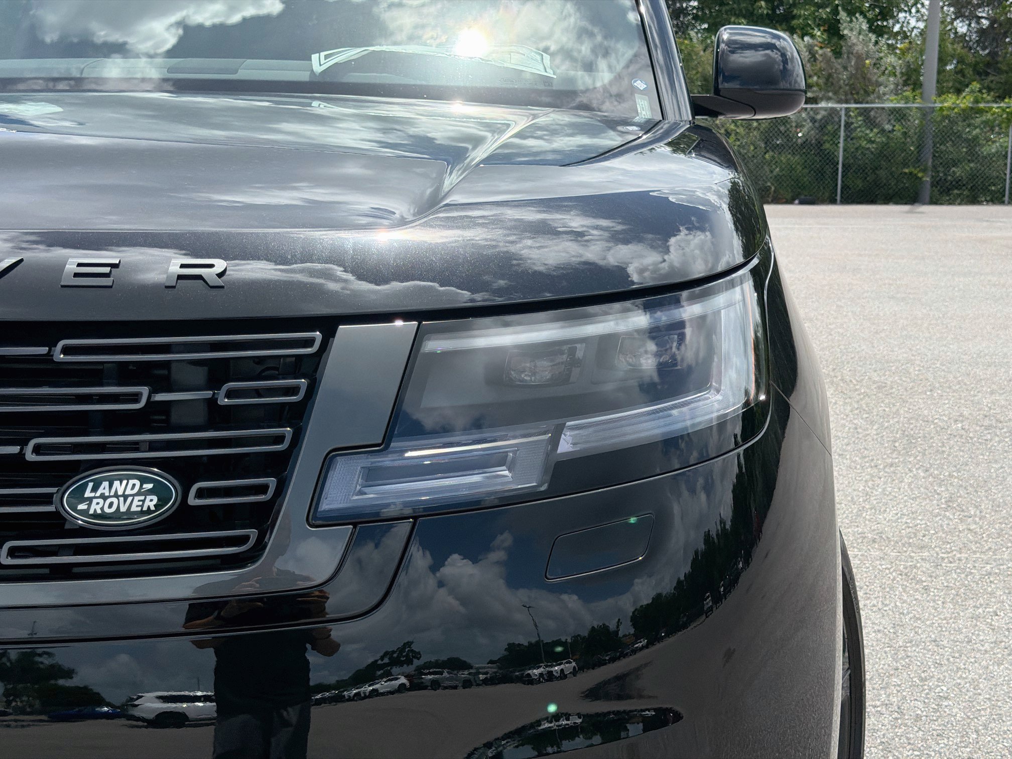 New 2026 Land Rover Range Rover Long Wheelbase SE AWD/4WD image 9