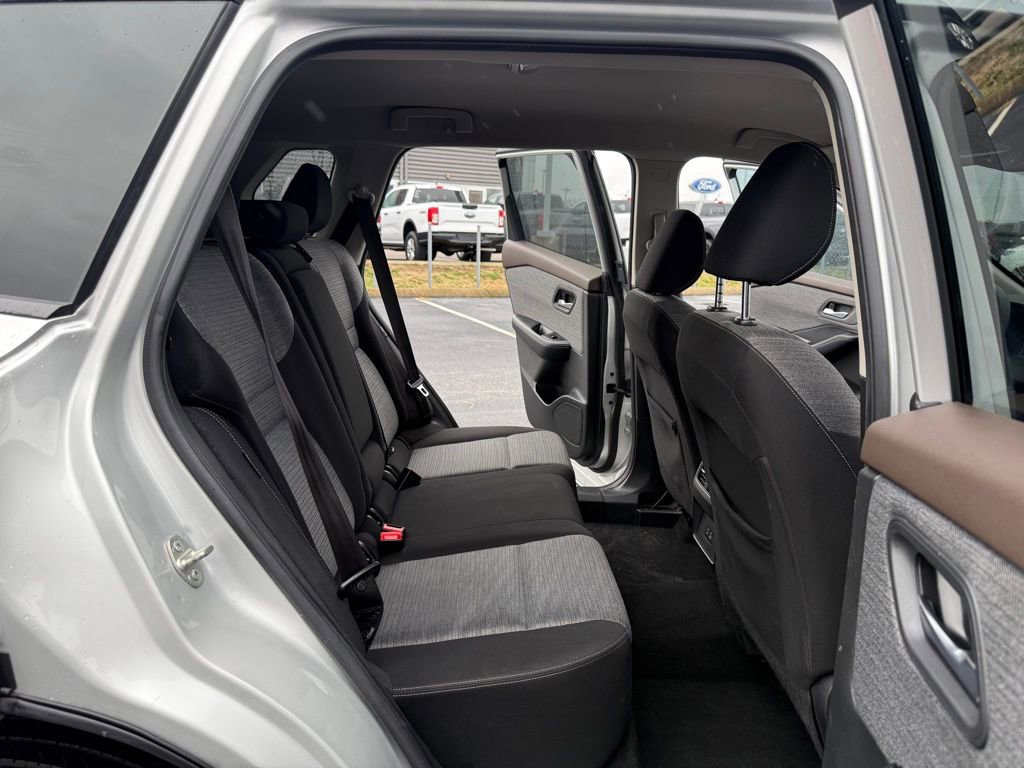 Used 2021 Nissan Rogue SV image 19