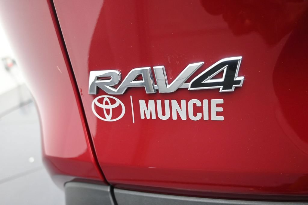 Used 2025 Toyota RAV4 XLE AWD/4WD image 40