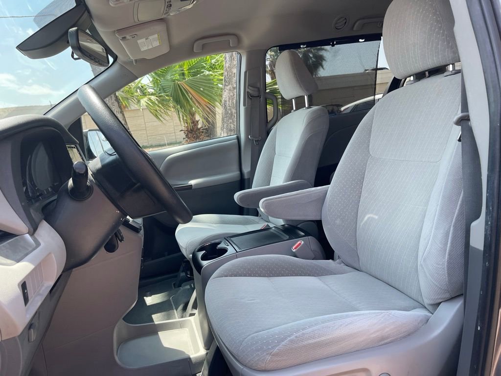 Used 2020 Toyota Sienna LE FWD image 12