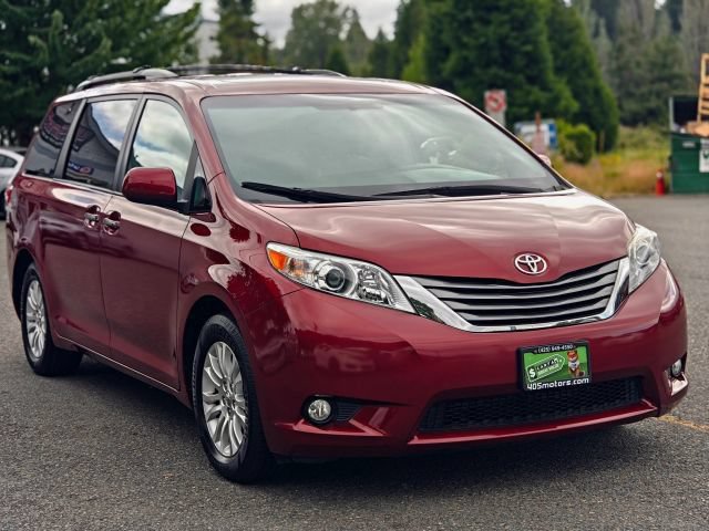 Used 2017 Toyota Sienna XLE w/ XLE Navigation Package