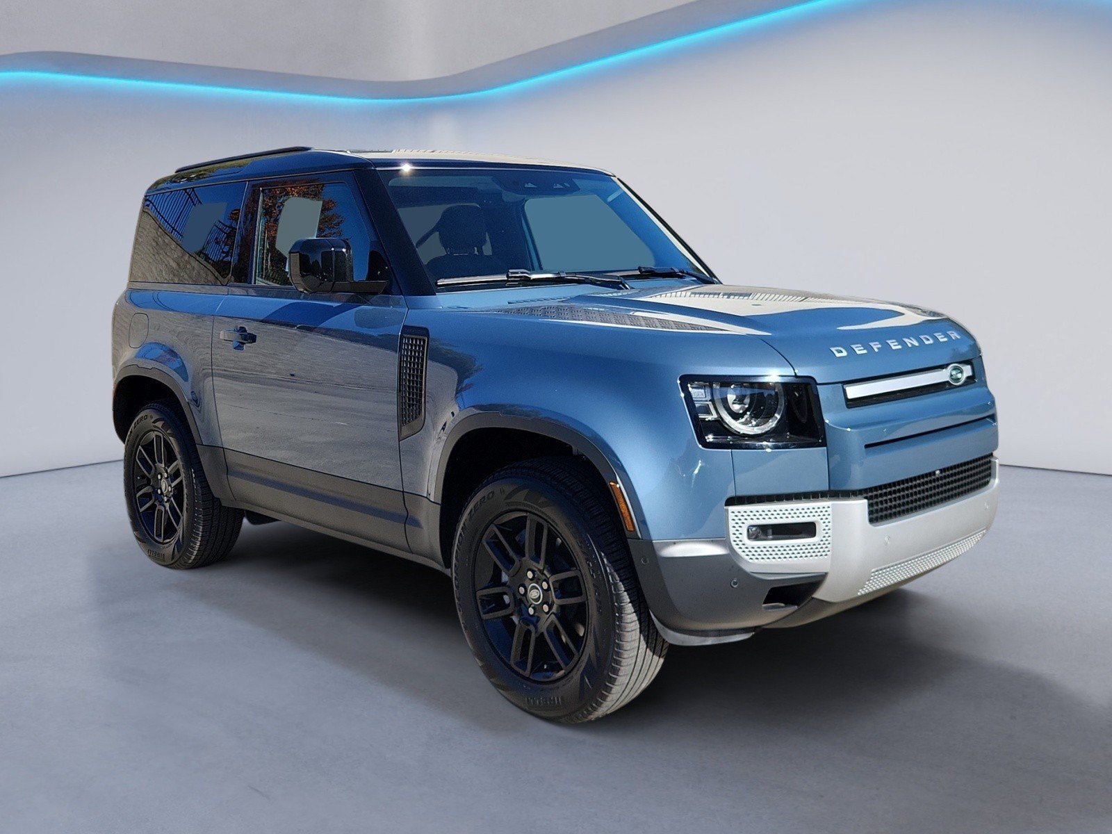 Used 2025 Land Rover Defender 90 S AWD/4WD image 7