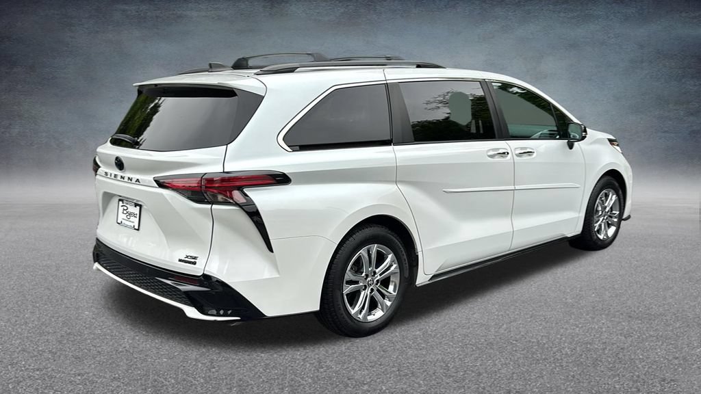 Used 2023 Toyota Sienna XSE AWD/4WD image 33