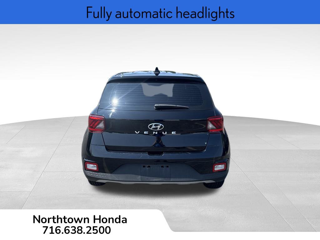 Used 2021 Hyundai Venue SE FWD image 6