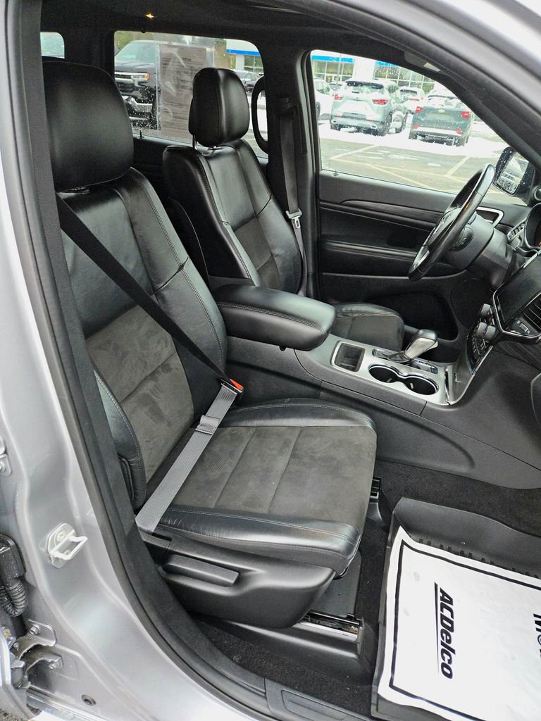 Used 2021 Jeep Grand Cherokee Laredo X image 11