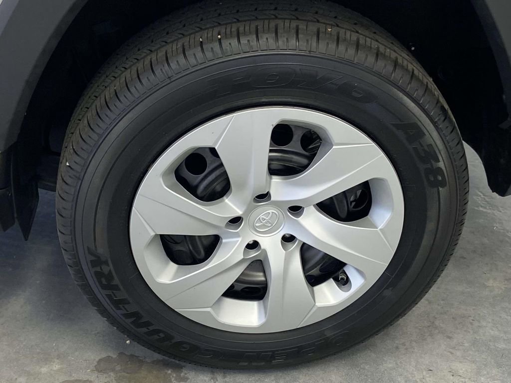 Certified 2025 Toyota RAV4 LE FWD image 9