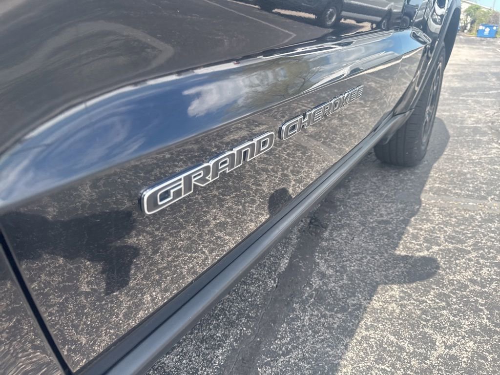 Used 2017 Jeep Grand Cherokee Laredo AWD/4WD image 48